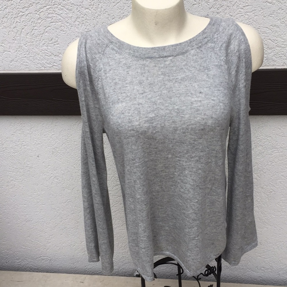 NWT Gap cold shoulder sweater small grey